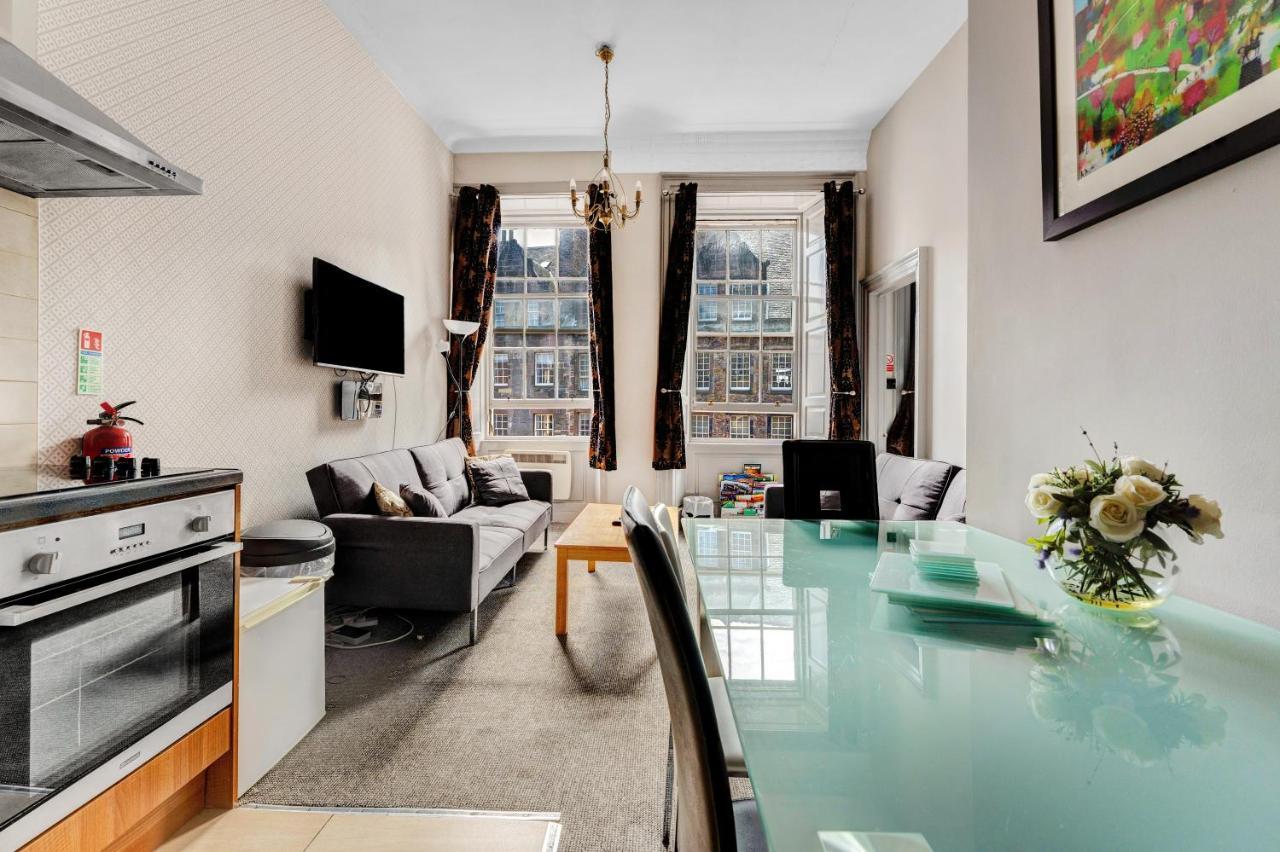 Unique 2 Bedroom Castle Suite Apartment - Near Edinburgh Castle & Royal Mile Buitenkant foto